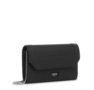 Portefeuille chaîne Lancel Ninon en cuir grainé A11122 couleur noir vue de coté.