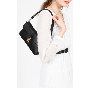 Sac baguette à rabat Lancaster Foulonné Milano 547-41-NOIR Noir porté épaule par une mannequin