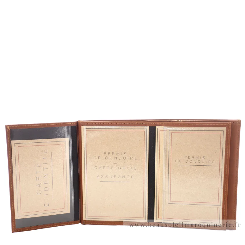 Grand portefeuille rabat double Les Ateliers Fourès 969FAU de couleur fauve, vue intérieure à 3 volets Grand portefeuille rabat double Les Ateliers Fourès 969FAU de couleur fauve, vue intérieure à 3 volets