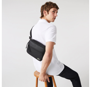 Sac reporter Lacoste sportif Practice NH4046LV 000 couleur noir, porté mannequin