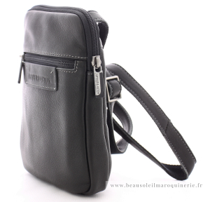 Sac porté travers en cuir de vachette Johany Arthur & Aston  2028-08-A couleur noir, vue de côté