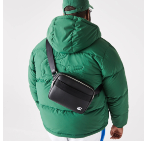 Sacoche Lacoste portée près du corps NH4018PN 000 noir porté