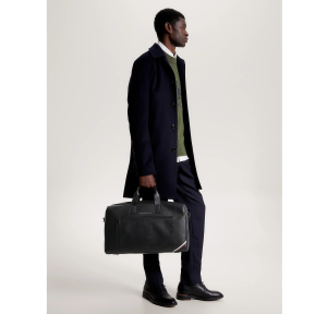 Sac de voyage Tommy Hilfiger Duffle Central à logo AM0AM11582 BDS Noir, porté mannequin