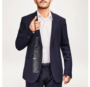 Parapluie de poche Hugo Boss Loop HUF304A Noir porté