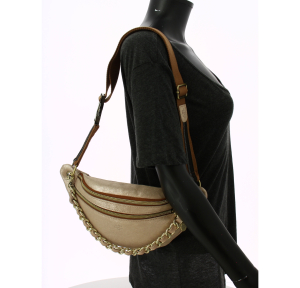 Sac banane zippé Mila Louise Petra X en cuir 23689X 61 Rose, porté épaule