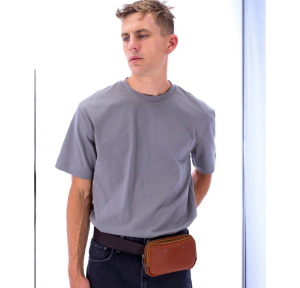 Petite pochette ceinture Les Ateliers Fourès 2 compartiments 9322FAU couleur fauve, porté