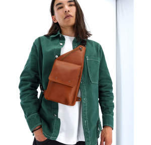 Sac asymétrique holster Les Ateliers Fourès Dionysos Baroudeur 9510 Fauve porté