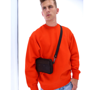 Pochette simple zip Les Ateliers Fourès Ponos Baroudeur 9390 Mustang (marron foncé) portée