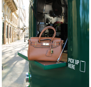 Mini sac à main Mac Douglas PYLA-ROMY-VG91-MINI cuir grainé Châtain mis en scène