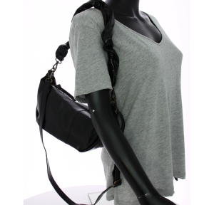 Sac porté épaule Pieces Alian en cuir 17149401 BLPE Noir, porté mannequin