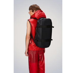 Sac de voyage porté dos Rains 34l 1348001 couleur noir, porté mannequin