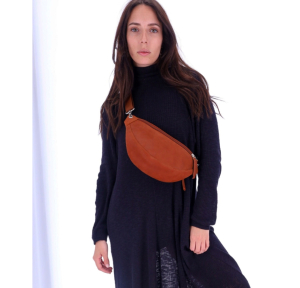 Banane multi-porté Les Ateliers Fourès Atalante en cuir de vachette medium B125 FAU, porté travers