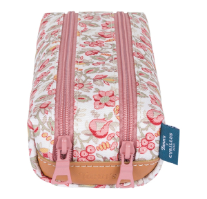 Trousse Double Tann's x Cyrillus Capucine 12209 couleur rose, vue de près