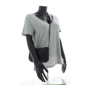 Sac bandoulière en cuir Biba Brewton BET6L couleur NEGRO (Noir) porté mannequin