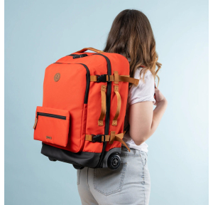 Sac de voyage cabaia  à roulettes SOFT couleur BAKOU(orange), vue porté mannequin