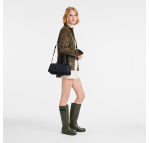 Sac porté main Longchamp M Daylong 10271HFK 001 couleur noir, porté mannequin