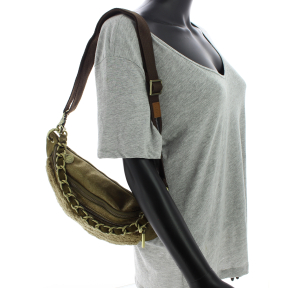 Sac banane M Mila Louise effet  fourrure petra Tvx 23689TVX 47 couleur kiwi, porté mannequin