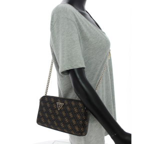 Sac bandoulière Guess imprimé logo erica eco HWEQG9510120 BNL couleur brun foncé, porté mannequin