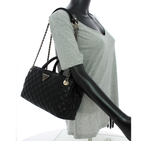 Sac porté main Guess effet matelassé giully HWQG8748090 BLA  couleur noir, porté mannequin