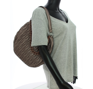 Sac porté épaule Mia & Joy effet irisé lindsay MJ2063 BRO couleur bronze, porté mannequin