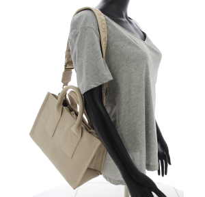 Sac porté main Mia & Joy effet grainé vicky MJ2086 BGE  couleur beige, porté mannequin