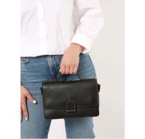 Sac bandoulière Etrier M Altesse EALT048M 709028 couleur noir, porté mannequin