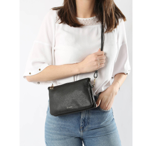 Sac bandoulière Etrier effet grainé Tradition ETRA0143 709028(Noir) porté sur mannequin