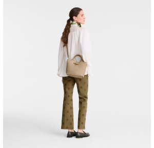 Sac porté main S  Longchamp Le Roseau effet lisse 10273HGC M05, couleur Racine, porté mannequin