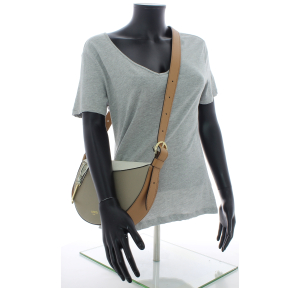 Porté croisé Lancel demi lune Faubourg A13545 LL, couleur Neige multicolore , porté mannequin