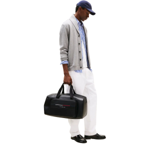 Sac de voyage duffle Tommy Hilfiger Foundation AM0AM13364BDS Noir porté