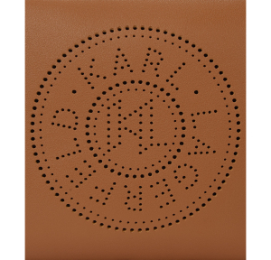 Sac porté bandoulière Karl Lagerfeld en cuir perforé Circle A1W30024 1UR, couleur Tan foncé, vue de près