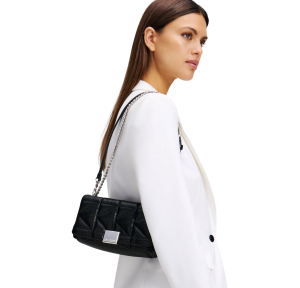 Sac à bandoulière Karl Lagerfeld matelassé en cuir Kuilt A1W30435 1AV, couleur nickel noir , porté mannequin