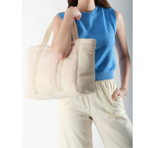 Sac porté épaule Woomen aspect coton éponge bio Alysse WALY21 709017 couleur craie, porté mannequin