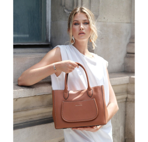 Sac à main Francinel Dania refente de cuir écologique 22884 Camel (marron) porté