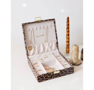 Boîte à bijoux Maison Scarlett Anne en velours ANNEV2-VLEO, couleur léopard, ouvert