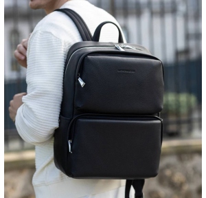 Sac à dos  Arthur & Aston en cuir Thomas 2509-06-A couleur Noir, porté