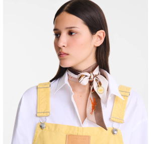 Bandeau Longchamp A Toute Allure 51047GSO 555 couleur Papier porté mannequin