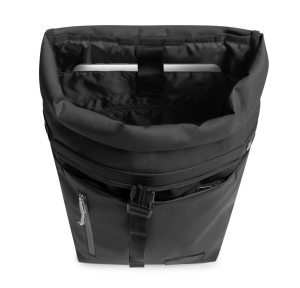 Sac à dos Up Roll Eastpak Tarp K0A5BGF 4Y8 couleur Tarp Black2 (noir), ouvert avec laptop
