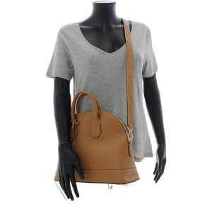 Sac Lancel Belleville format bugatti couleur camel vue mannequin