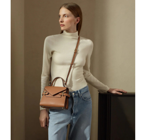 Petit sac à main Le Tanneur Émilie rabat en cuir format XS TEMI1006G05 porté