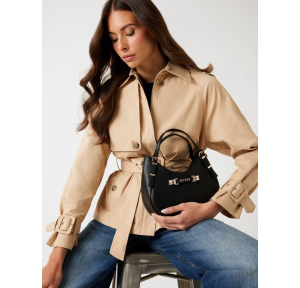 Petit sac porté épaule Guess Lefia HWBG964405 BLA couleur Noir, porté mannequin