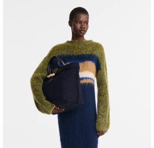 Sac cabas Longchamp L Le Roseau 10327HII 006 couleur Marine, porté mannequin