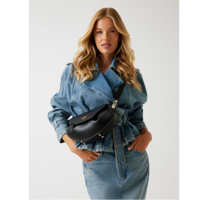 Sac bandoulière Guess effet grainé Amorette HWBG7898200 BLA couleur noir, porté mannequin