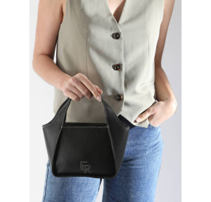 Sac bandoulière Etrier effet grainé S Foudre EFOD107S 709028, couleur Noir, porté