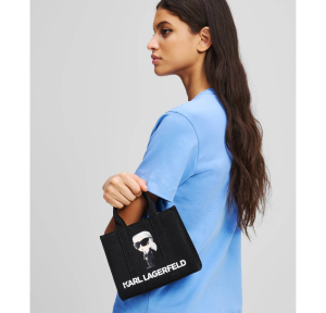 Mini sac porté main Karl Lagerfeld en toile tissée IKON A3W50109 999 couleur Noir, porté mannequin