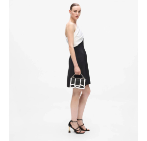 Petit sac bandoulière Karl Lagerfeld en cuir K/Nova A4W30277 998, couleur Noir/Blanc, porté