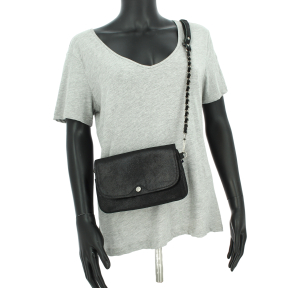 Sac bandoulière Mila Louise en cuir lisse 3783X 01, couleur Noir, porté