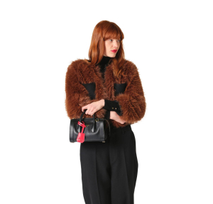 Sac à main Lancel en cuir grainé BCBG A13689 10, couleur Noir, porté