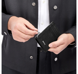 Porte-cartes zip Hugo Boss Classic Grained cuir HLK518A Noir porté
