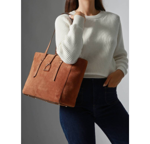 Sac porté épaule Etrier en cuir Altesse suede EASU088M 709338 couleur Chataigne, porté mannequin